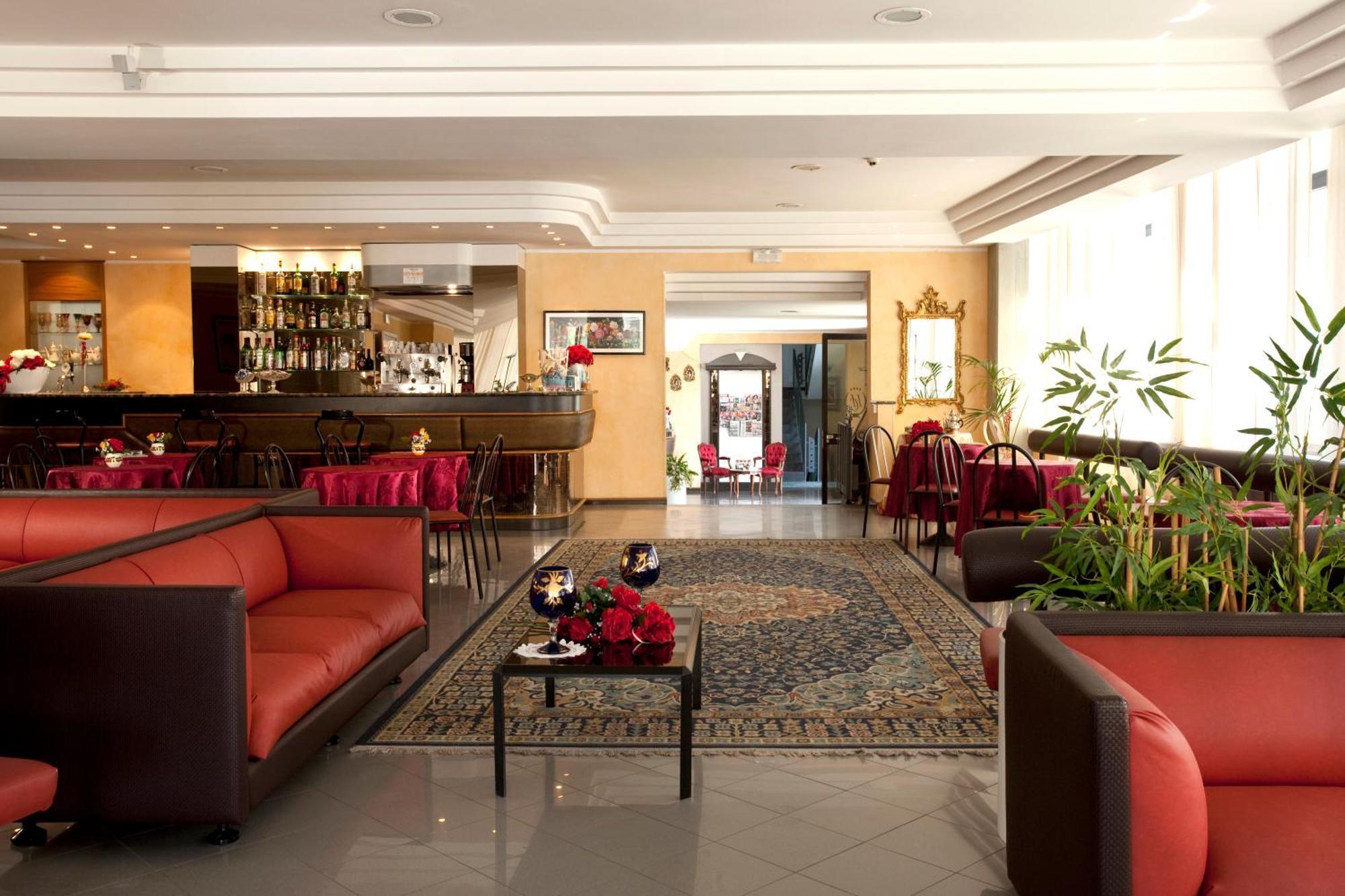 Hotel Capitol San Mauro Mare Exterior photo