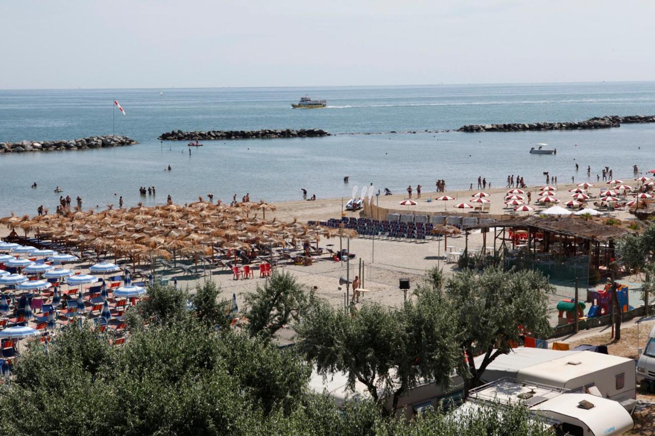Hotel Capitol San Mauro Mare Exterior photo