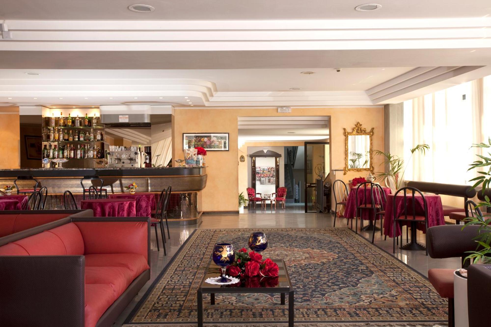 Hotel Capitol San Mauro Mare Exterior photo