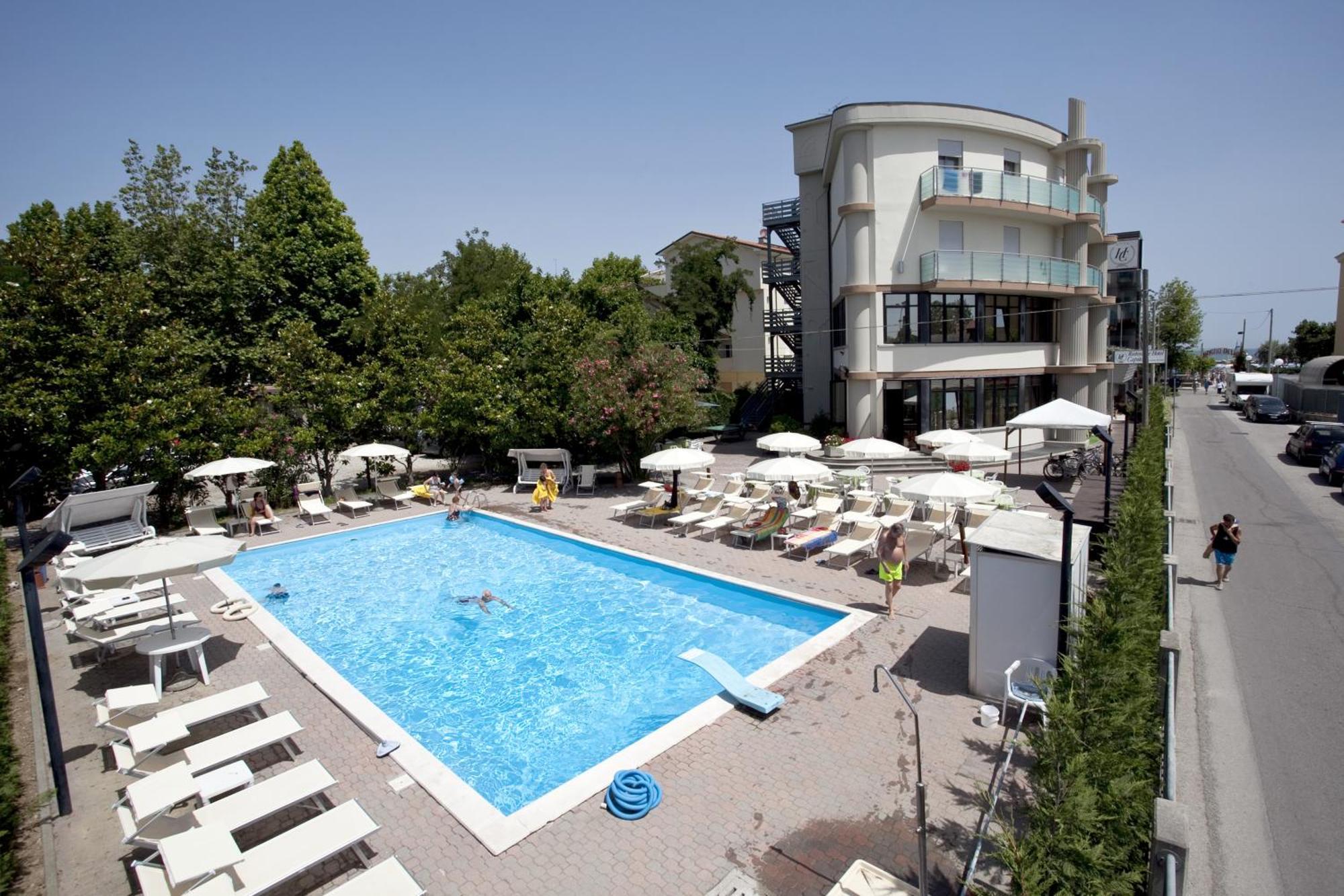 Hotel Capitol San Mauro Mare Exterior photo
